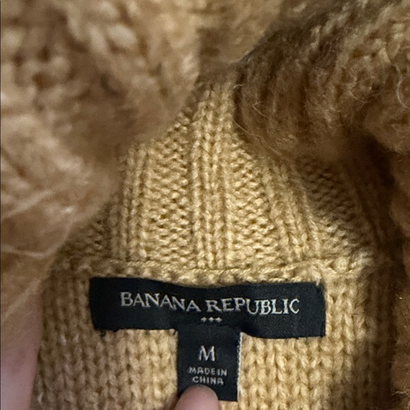 Banana Republic Camel Cable Knit Turtleneck Sweater - Picture 2 of 8